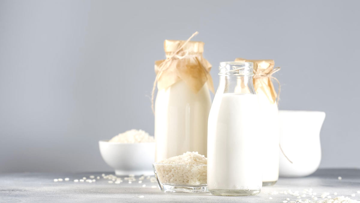 क्या पीरियड्स में दूध पीना चाहिए? जानें एक्सपर्ट की राय can we drink